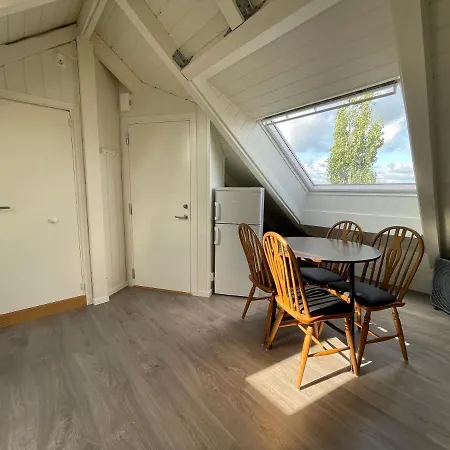 Stunning Hilltop Nest Unparalleled Views - Ideal For Tourists Business *