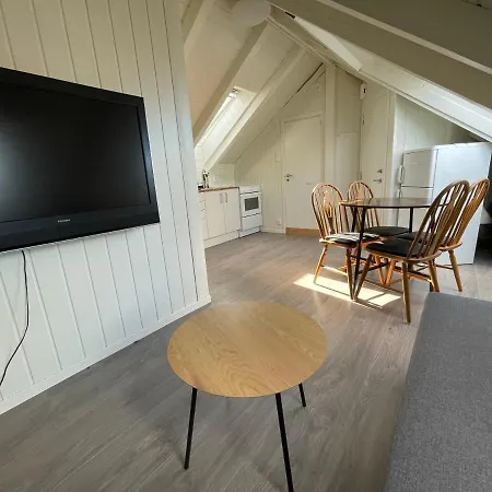 Apartment Stunning Hilltop Nest Unparalleled Views - Ideal For Tourists Business *