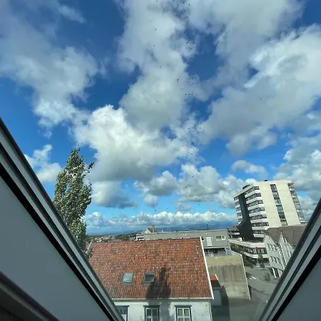 Stunning Hilltop Nest Unparalleled Views - Ideal For Tourists Business Apartment Stavanger