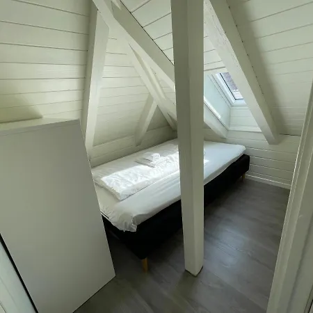 Apartment Stunning Hilltop Nest Unparalleled Views - Ideal For Tourists Business