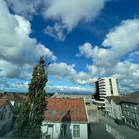 Stunning Hilltop Nest Unparalleled Views - Ideal For Tourists Business Stavanger