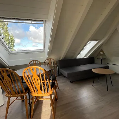 Stunning Hilltop Nest Unparalleled Views - Ideal For Tourists Business *