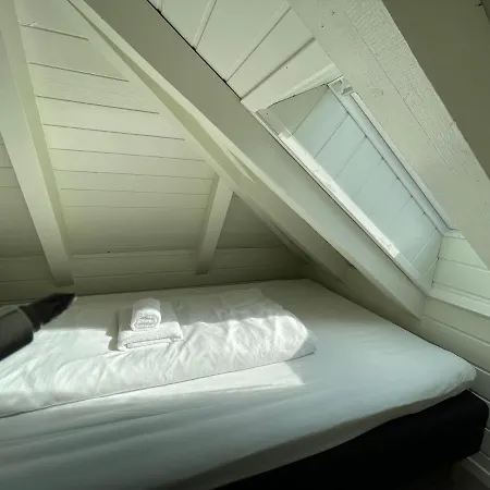 Stunning Hilltop Nest Unparalleled Views - Ideal For Tourists Business *